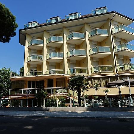 Hotel Bamar Pinarella Exteriör bild