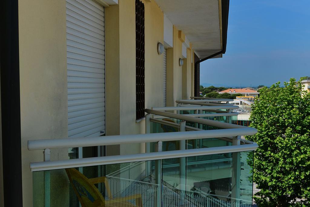 Hotel Bamar Pinarella Exteriör bild